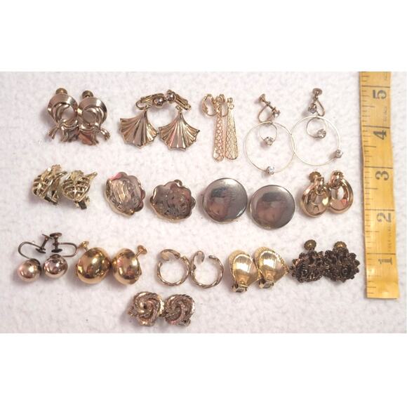 14 Pc Vtg Clip On Screw Back Earrings Silvertone Goldtone Button Dangle Hoops - Picture 2 of 9